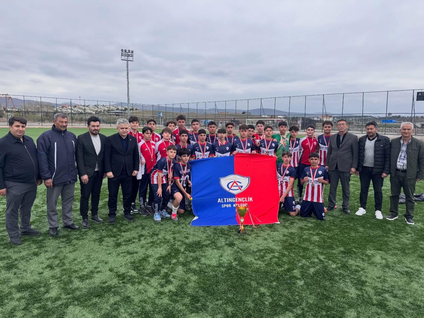 Altıngençlikspor U-14 Türkiye Üçüncüsü Oldu