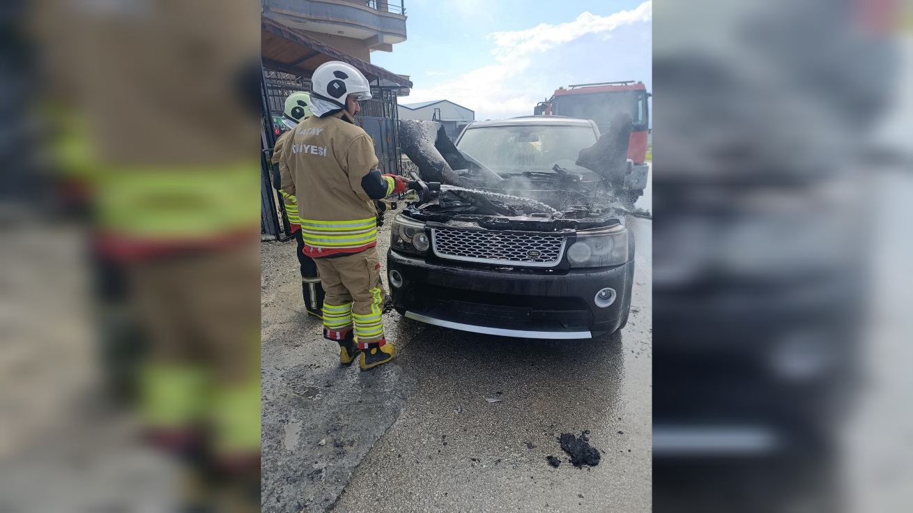 Altınözü’nde Seyir Halindeki Cip Alev Aldı