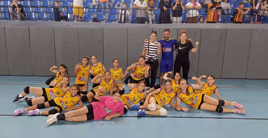 Asaş Spor'un Kız Voleybolcuları Galibiyete Doymuyor