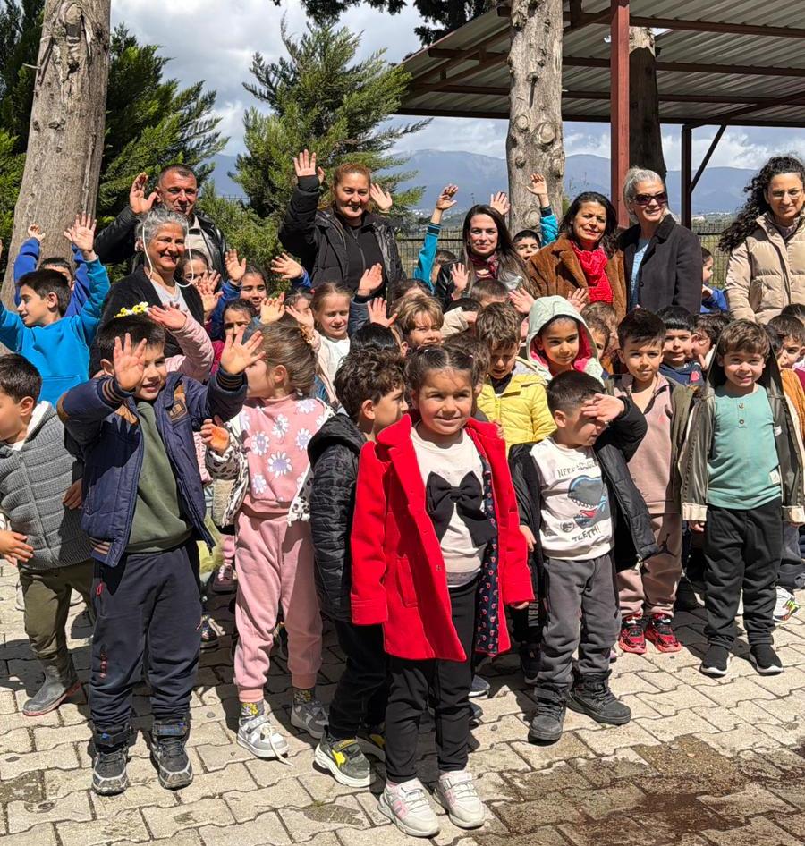 Çilem Artan Minik Kalplerle Buluştu