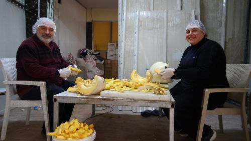 Depremzede Aileden Tescilli Kabak Tatlısı haber fotoğrafı