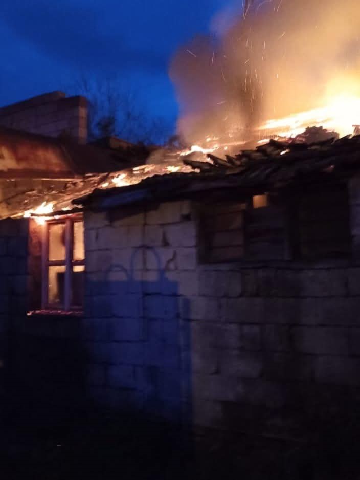 Dörtyol’da Metruk Bina Yangını Söndürüldü