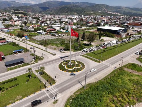 Hatay’da Kavşaklar Yenileniyor: Kent Yeşile Bürünüyor