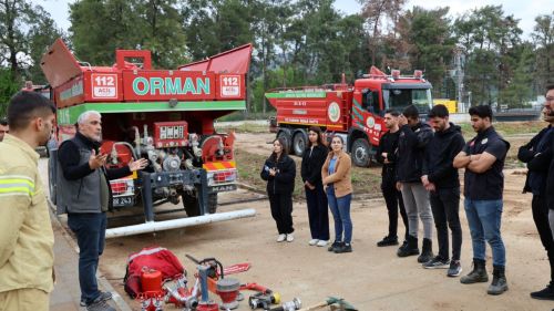 Hatay’da Orman Gönüllülerine Afet ve Yangın Eğitimi Veriliyor