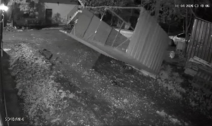 Hatay’da Şiddetli Fırtına Kümesi Havaya Uçurdu