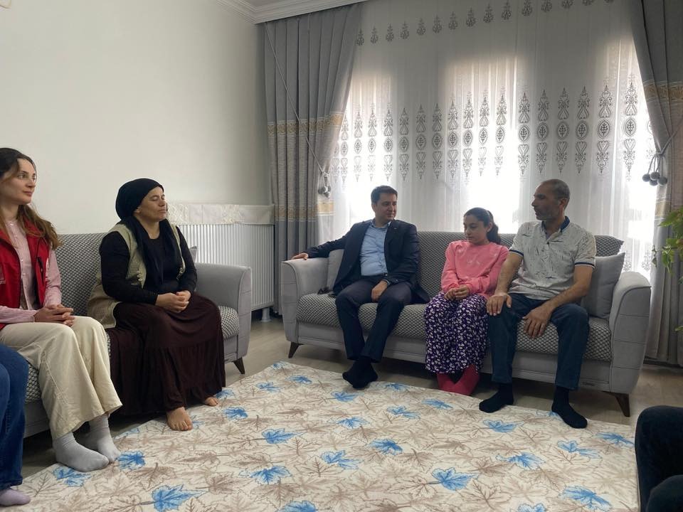 Kaymakam Kahraman Hassa’da Aileleri Ziyaret Etti