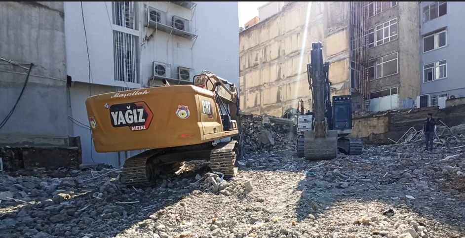 Kaymakam Önder’den yıkım alanında inceleme