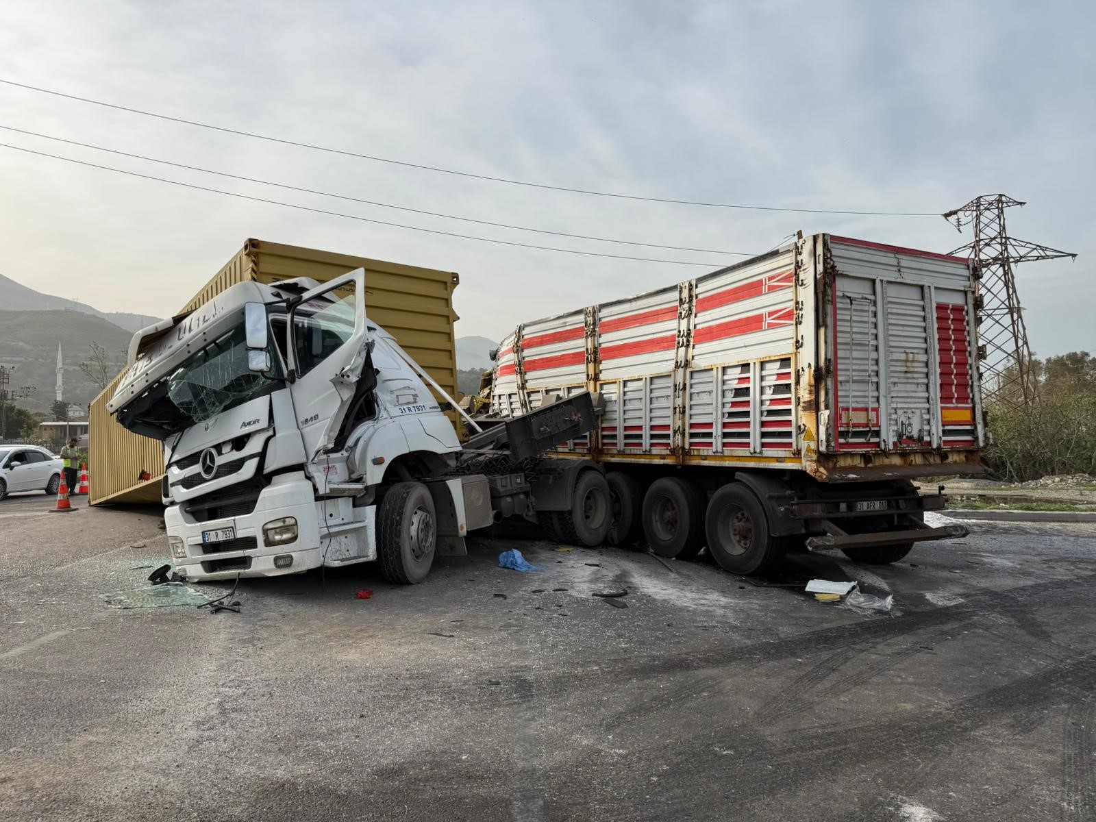 Konteyner Devrildi, 3 Yaralı