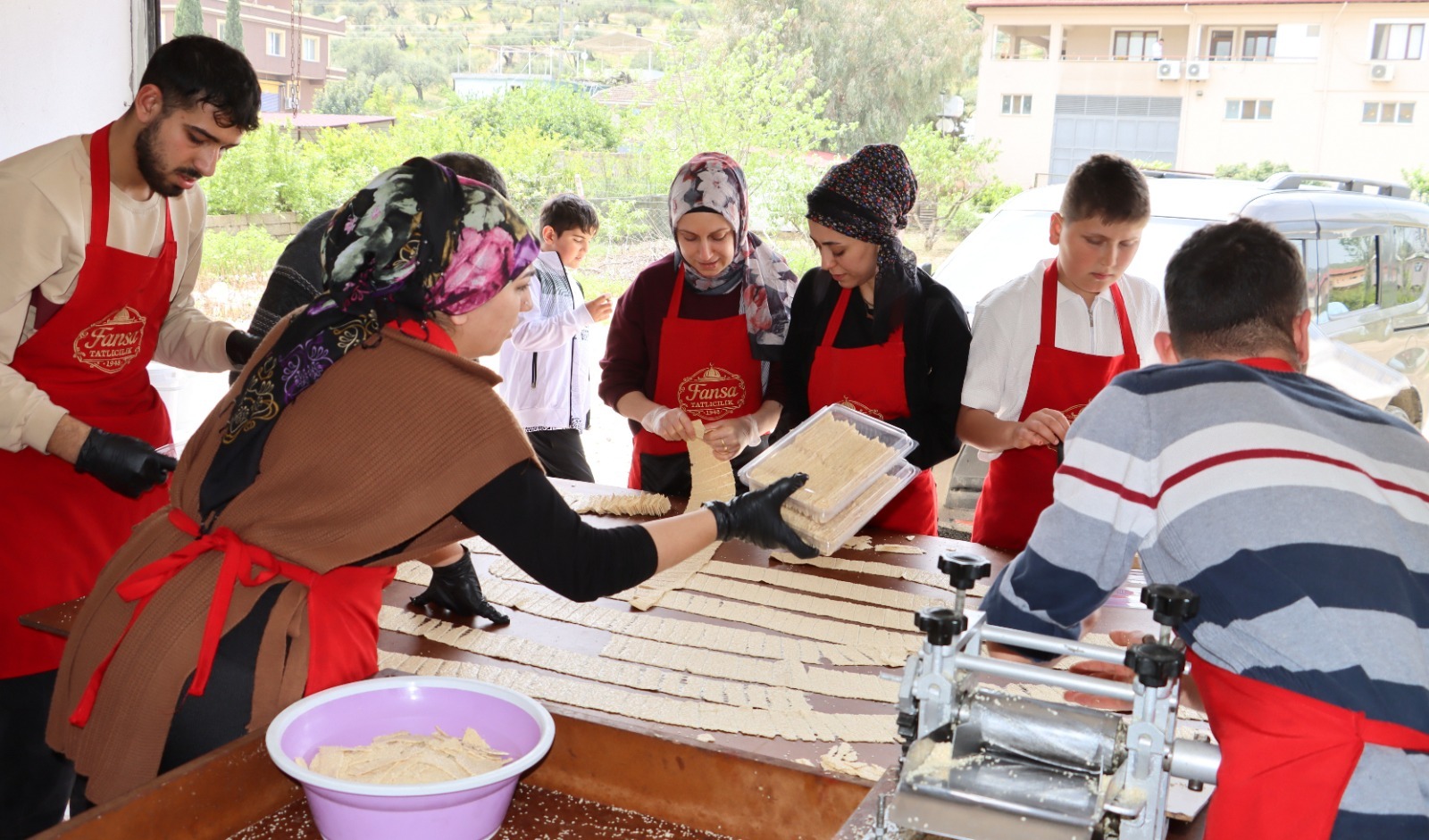 Küncülü Helva Bu Kez Gurbetteki Hataylılar İçin Yapıldı