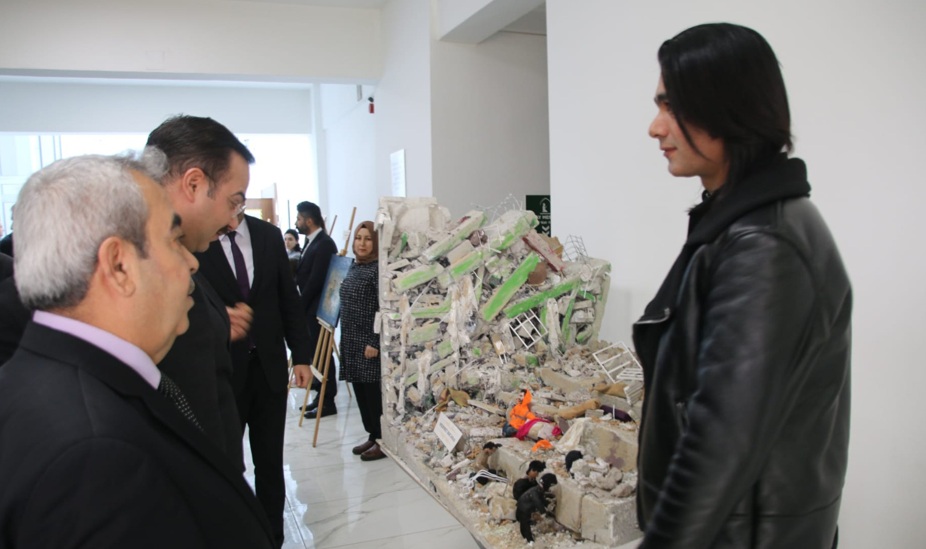 Mehmet Kocaman’ın Depremi Unutturmama Çalışması Ziyaretçilerle Buluştu