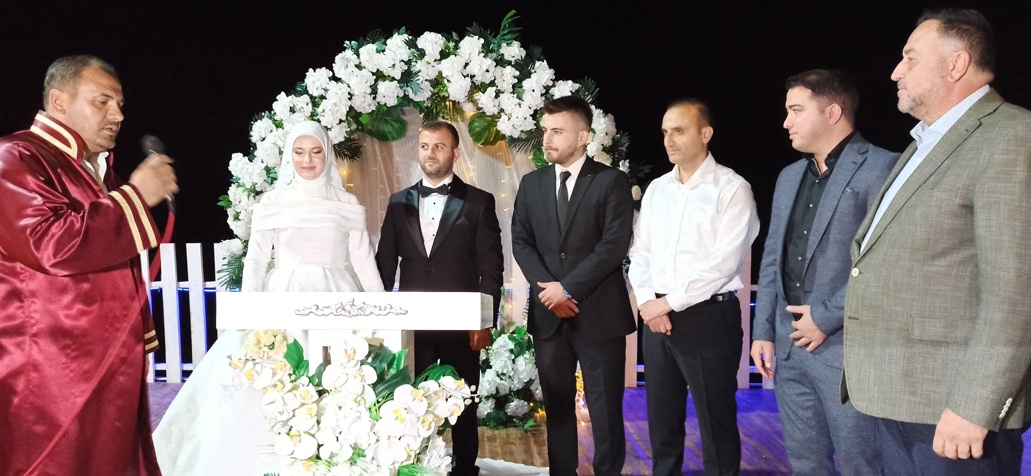 Neslihan  ve  Ali Kemal Zeren evliler kervanına katıldı