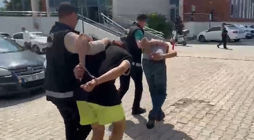 Oto hırsızları kıskıvrak yakalandı
