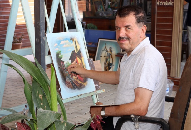 Ressam Yusuf Altunay Yeniden Şövalesinin Başında