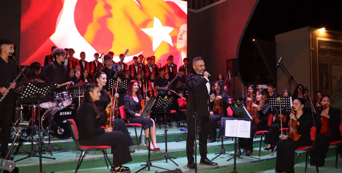 Selim Nevzat Şahin Anadolu Lisesi’nden Muhteşem Cumhuriyet Konseri