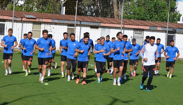 Turuncu Mavili Camia Play-Off'a Odaklandı
