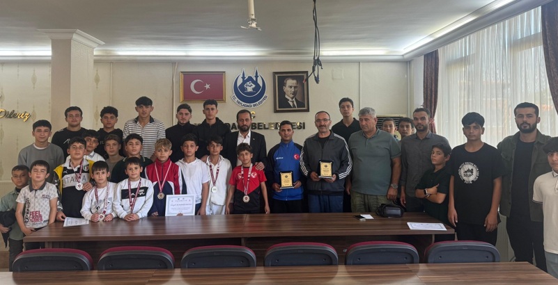 Yalçın Güreş okulunun sporcularını ağırladı